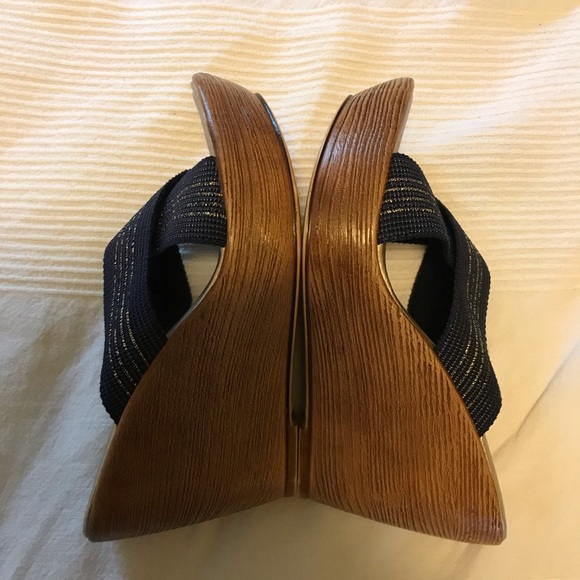 NWOT Italian Shoemakers navy blue gold wedge heels - Picture 3 of 5